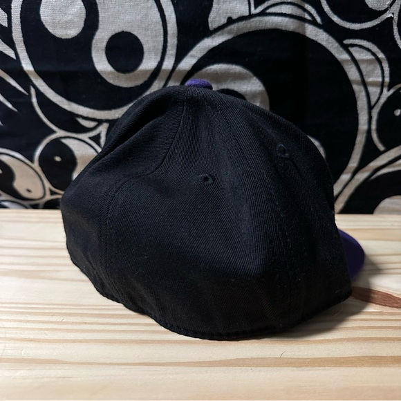 UNBRANDED Purple Black Lids Flexfit Fitted 6 7/8 - 7 1/4 Hat - Picture 3 of 4
